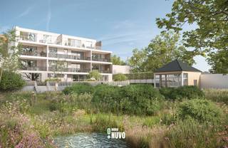 <h2><span>Appartements modernes avec belle terrasse</span></h2><p><span>C'est agréable de rentrer chez soi à la Résidence La Tourbière. Les </span><span><span>appartements neufs</span></span><span> disposent d'un espace de vie moderne et agréable et d'une cuisine ouverte avec îlot. La porte en verre d'acier sépare élégamment le salon du couloir. Grâce aux grandes fenêtres en aluminium, vous avez accès à une belle terrasse surplombant la verdure du jardin luxuriant et de la réserve naturelle environnante. Le beau pavillon de jardin est entouré d'un mélange fin de hêtres traditionnels et de nouvelles plantations, offrant une grande valeur ajoutée pour ceux qui souhaitent se détendre un moment.</span></p><p><span>Dans tous les</span><span><span> appartements</span></span><span>, vous trouverez 2 chambres et une salle de bain bien équipée avec double lavabo, grande douche à l'italienne et baignoire.  Un appartement au rez-de-chaussée dispose uniquement d'une douche à l'italienne.  Il y a aussi un débarras pratique ou une buanderie.</span></p><p><span>La durabilité occupe une place particulière à La Tourbière. Le niveau énergétique est E30 grâce à l'intégration d'une pompe à chaleur en combinaison avec le chauffage au sol et un système de ventilation D. Des panneaux solaires sont prévus dans les appartements A101, A201, A202, A203 et A302. Les tuyaux d'attente pour panneaux solaires sont placés dans les appartements A001, A002, A003, A102 et A103. En résumé, l'efficacité énergétique est une priorité pour Bostoen !</span><span><br /><br />Vie pratique, à deux pas de l'animé Aalst</span></p><p><span>Le projet résidentiel est situé au ring de Aalst, offrant une bonne connexion en voiture ou par les transports en commun. <br />Un atout majeur est le parking souterrain, avec huit boxes de garage et huit places de stationnement avec débarras. Il y a aussi un espace de rangement à vélos commun.</span></p><p><span>À proximité, vous trouverez des supermarchés, des magasins, des écoles, l'Hôpital de Notre-Dame, etc. De plus, il ne faut que cinq minutes à vélo pour rejoindre le centre-ville animé d'Aalst, où de nombreux cafés et restaurants accueillants sont situés. Si vous souhaitez profiter d'une pure tranquillité, d'une belle promenade ou d'une session de course sportive, le parc de la piscine ou le parc municipal sont à proximité. Il y a aussi de nombreuses belles pistes cyclables et pédestres dans les alentours.<br /><br /><br /><br /><br /><br /></span></p>