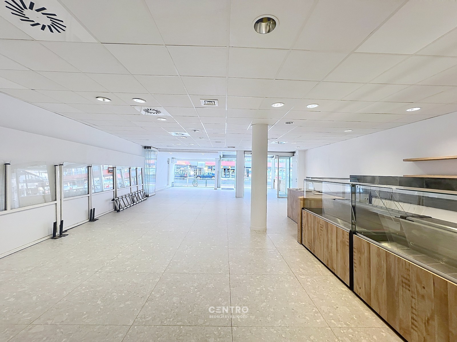 Instapklaar horecapand (± 300 m²) met hyper-geïnstalleerde keuken op commerciële toplocatie op 100m van het strand Oostduinkerke-Bad ! - foto 4