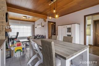 Instapklare woning te koop- 3 slaapkamers- Inkomhal- WC- Berging achter keuken- Keuken- Lichtrijke leefruimte- Terras - Vlotte verbinding- Zeer mooi onderhouden Tuin- Badkamer met douche/bad- Zolder- Garage- KelderContacteer Geoffrey voor een bezoek op het nr. 0496 20 76 96 of mail naar info@property-vastgoed.be