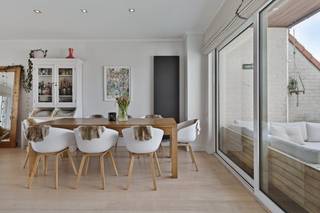 This enchanting two-bedroom duplex apartment is located in a prime location, just a few minutes' walk from the station. It is ready to move in,...