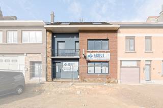 Te koop: Instapklaar handelspand in de Grote Daalstraat, midden in het centrum van Zaventem.Dit veelzijdige handelspand, gebouwd in 1962, ligt in een...