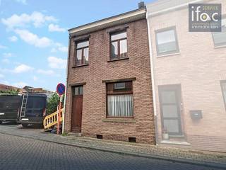Goedgelegen te renoveren woning in het centrum van Tervuren, met 3 slaapkamers en leuke tuin, vlakbij winkels, openbaar vervoer, scholen,...