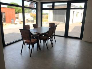 recent volledig vernieuwde gezinswoning met terras en tuin. Gelegen aan de doorgaande weg Meer - Minderhout.INDELING :Gelijkvloers : inkomhal / cv...