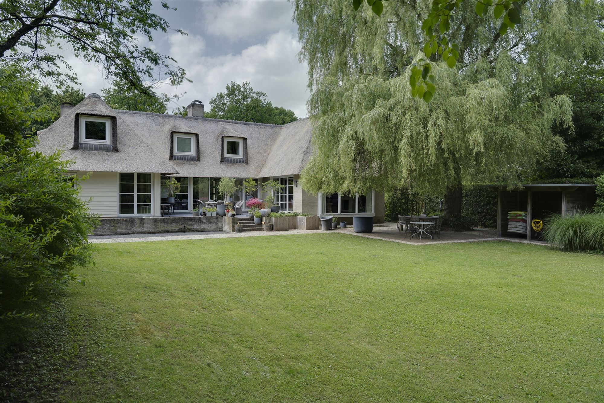 Unique, spacious country villa with beautiful ponds all peace and quiet. - photo 4