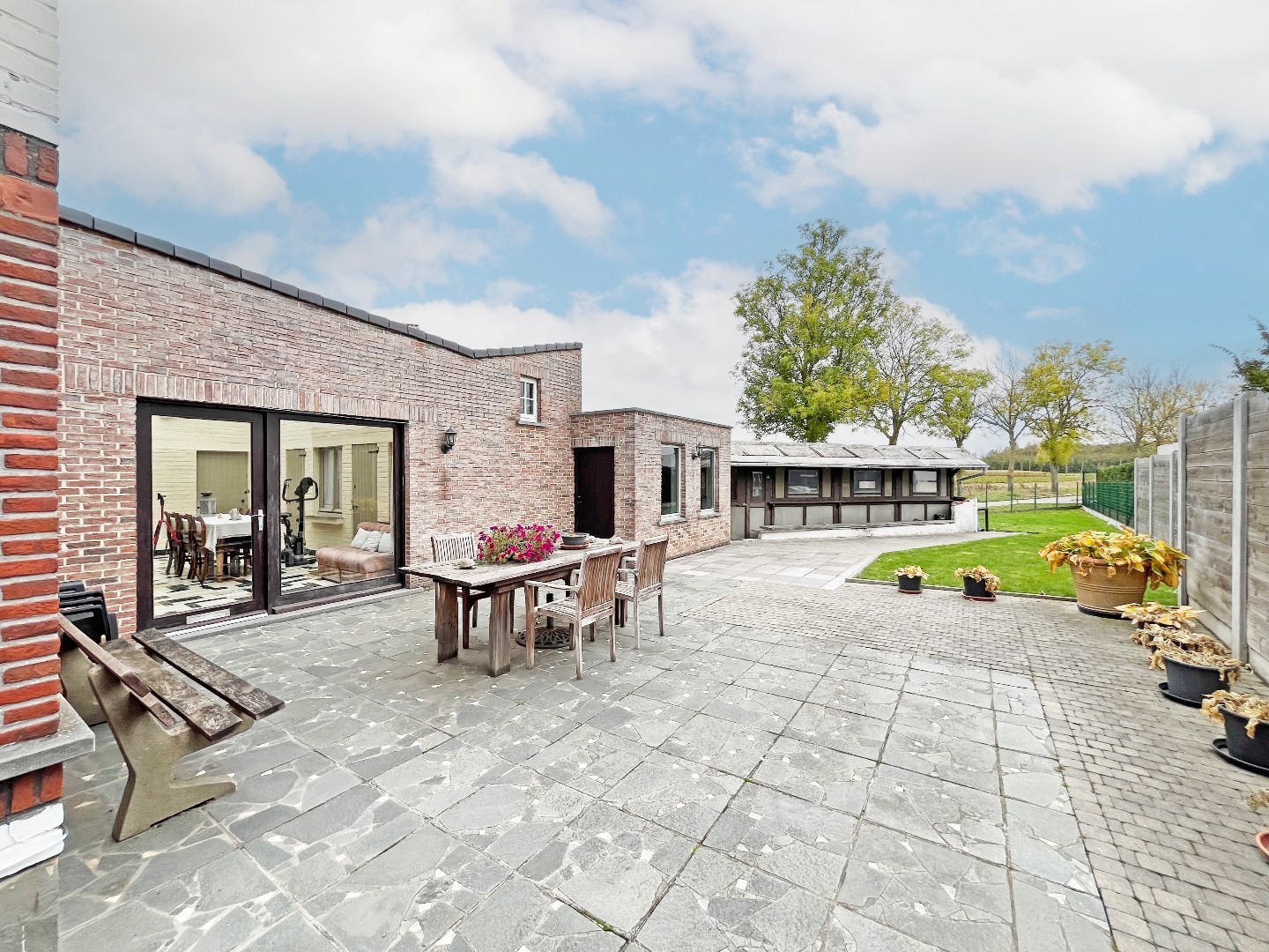 Ruime, solide jaren '50 woning met 2 garages te Nederzwalm - foto 3