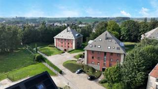 Dans un très bel environnement résidentiel paisible à deux pas du centre et de la gare, un très bel appartement en duplex au dernier étage d'une...