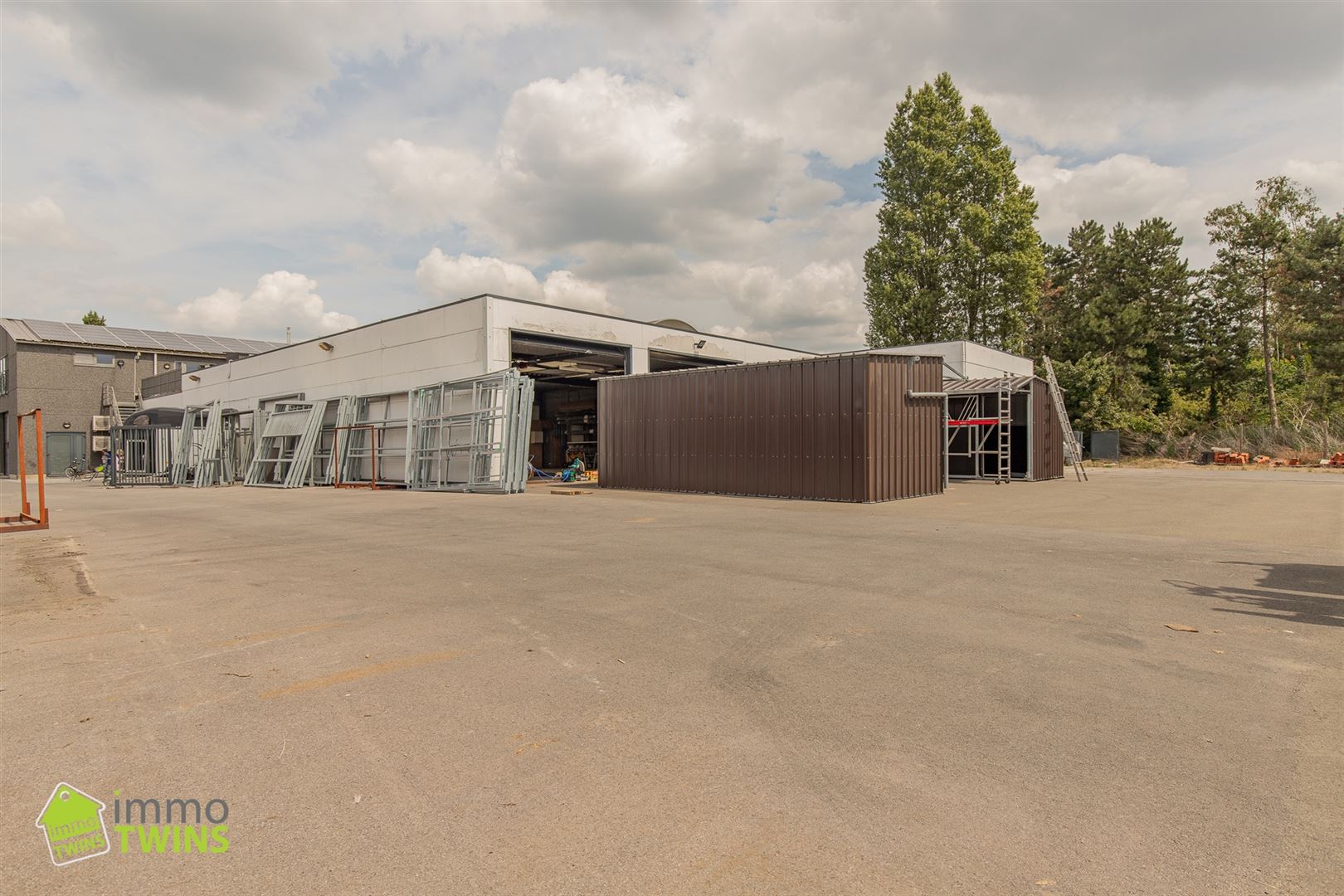 Magazijn + buitenruimte op toplocatie (splitsing mogelijk) - foto 2