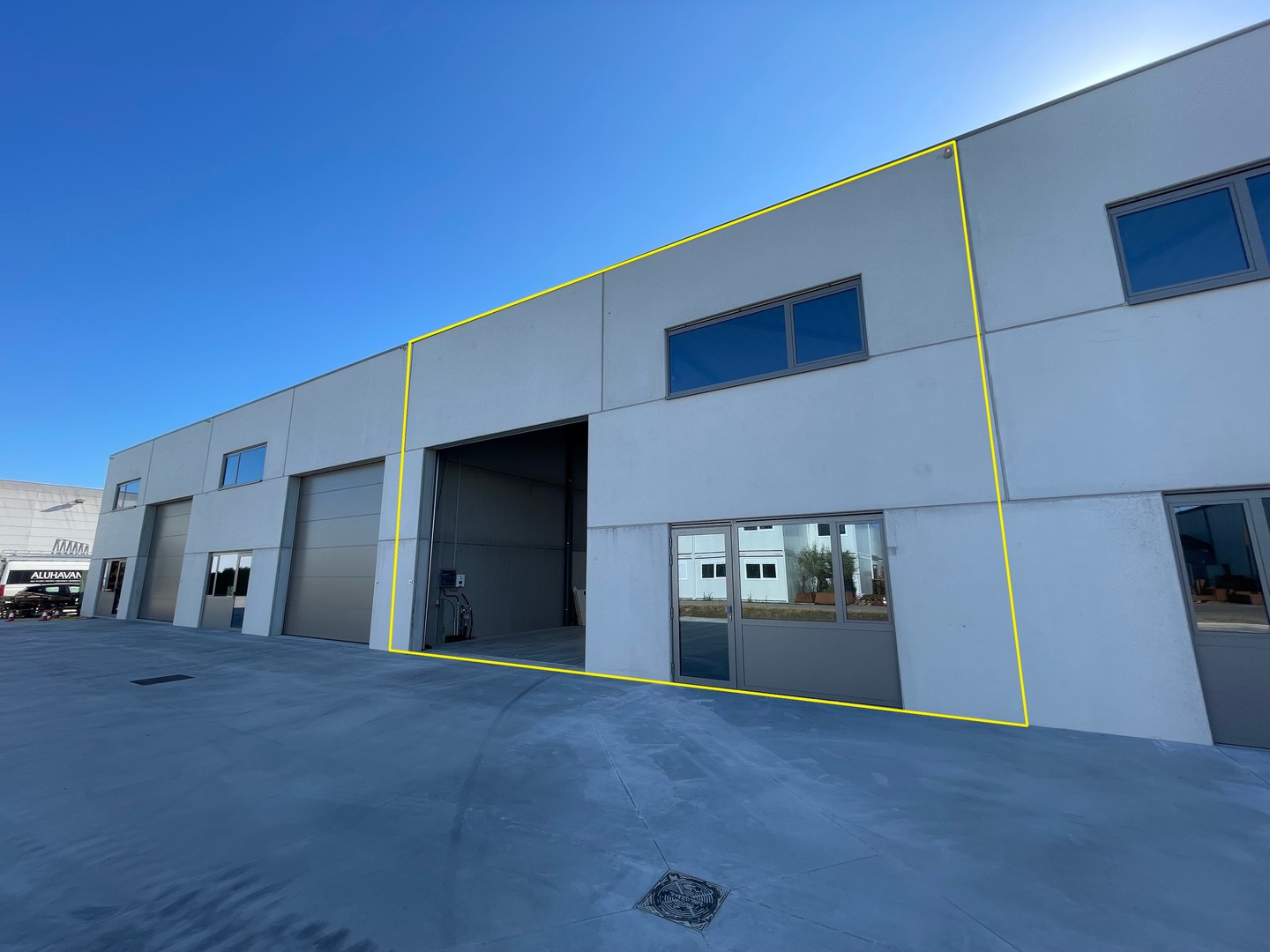 Nieuwbouwloods met een oppervlakte van 264 m² te Wingene. - foto 1