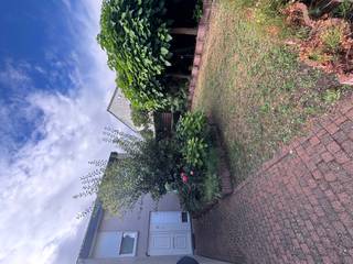 ong&amp;gt;Instapklare woning met 4 slaapkamers<br /><br />Indeling<br />gelijkvloers: inkomhal, apart toilet, berging, wasplaats, living met open keuken, veranda<br />eerste verdiep: 4 slaapkamers, badkamer<br /><br /><strong>Troeven:</strong>
<ul><li>ruime zolder</li><li>rustige ligging</li><li>regenwaterput 1500l</li><li>zonnepanelen + batterij</li><li>open haard met cassete op gas</li><li>volledig aangelegde tuin</li><li>centrale verwarming op gas</li></ul>