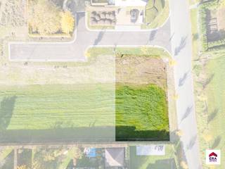 Prachtig stuk bouwgrond van 654m² voor vrijstaande bebouwing!Ontdek deze prachtige bouwgrond (lot 101) van 654 m² in een rustige, kindvriendelijke...