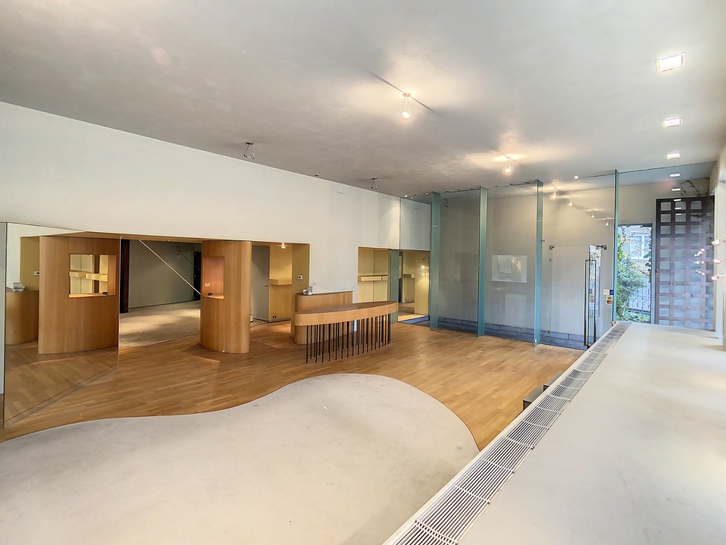 Te huur, handelspand met hoge visibiliteit op wandelafstand van het station te Zottegem - photo 4