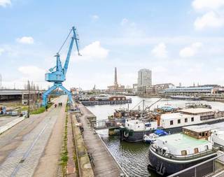 Welkom in deze prachtige woning gelegen in het hippe en bruisende De Nieuwe Dokken – dé plek waar stadsleven en rust samenkomen.Je komt binnen via...