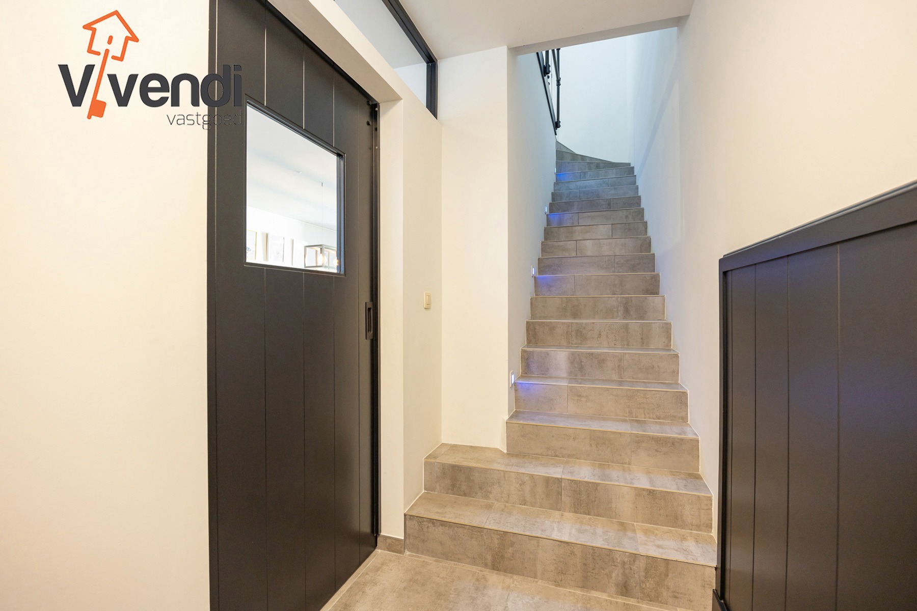 Instapklare stadswoning recent volledig gerenoveerd! - foto 2