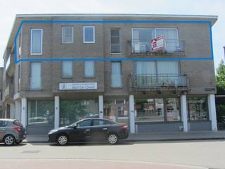 In een rustige straat nabij Fort 4 en het station Oude God in Mortsel vinden we dit ruime en lichtrijke appartement van 85 m², gelegen op de tweede...