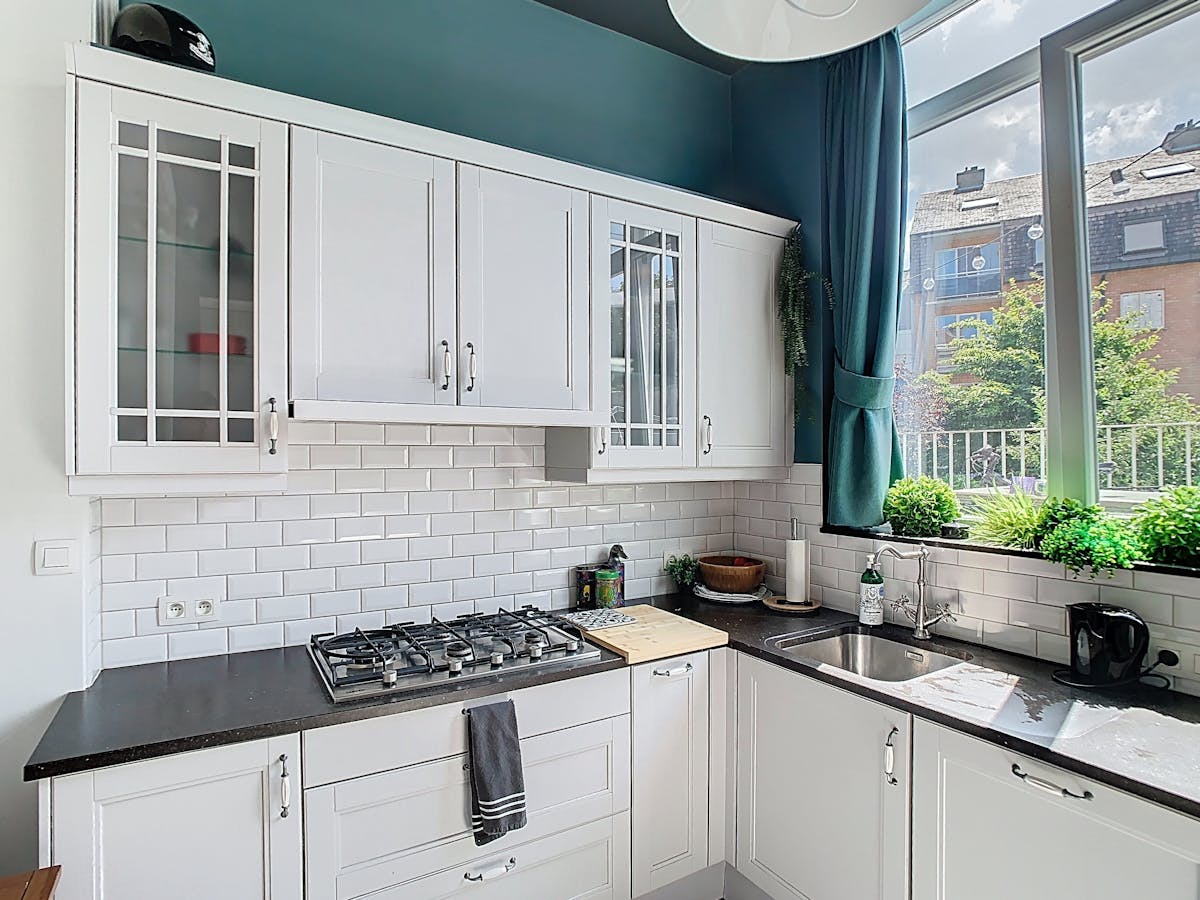 Unique duplex apartment for rent in Sint-Andries - photo 4