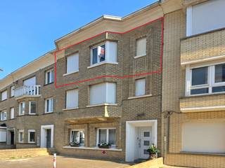 RUIM APPARTEMENT MET 2 SLAAPKAMERS + 2 BADKAMERS + 2 WC'S GELEGEN OP 75 METER VAN HET STRAND TE DE PANNEBestaande uit hal met vestiaire, living met...