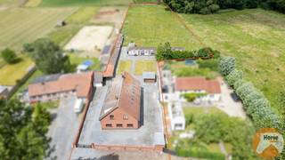 ZINGEM - Rustig gelegen renovatiewoning op 60areDeze gelijkvloerse woning beschikt over een inkomhal met apart toilet, een woonkamer met eetplaats,...