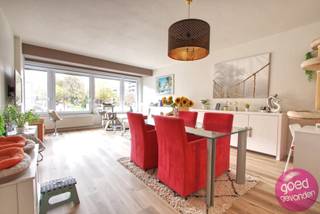 INSTAPKLAAR APPARTEMENT voorzien van 2 slaapkamers, 2 terrassen en balkon, zeer gezellig gelegen op de eerste verdieping van een keurige en...