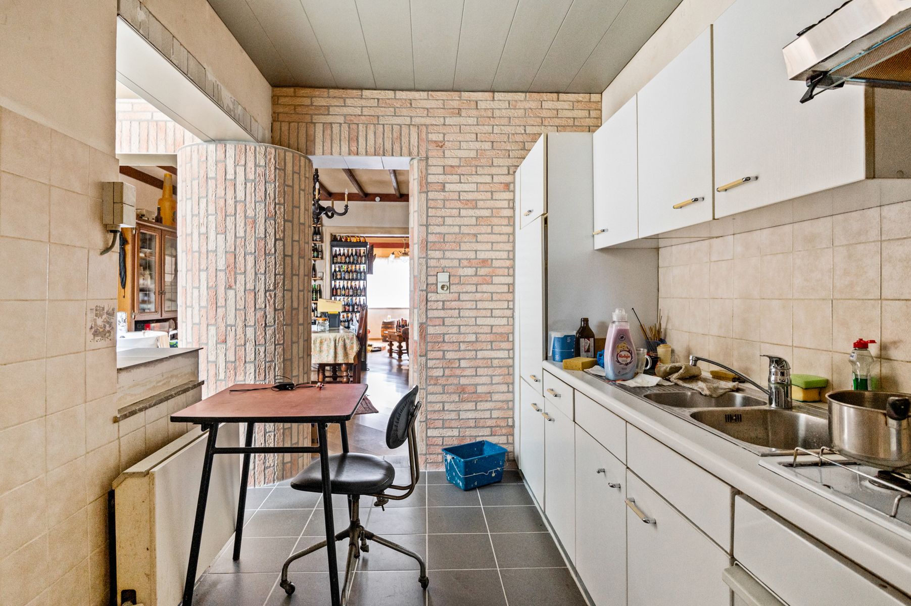 Te renoveren gelijkvloers appartement met tuin en potentieel - foto 4