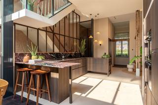 Right in the historical center of Leuven, extremely central yet quiet  , we are pleased to offer for sale this exclusive town house.In these...