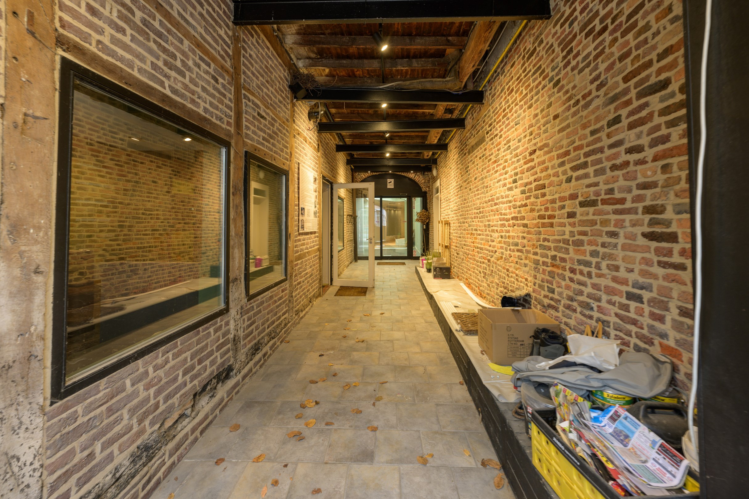 Authentiek handelspand met magazijn en bovenliggend appartement - foto 2