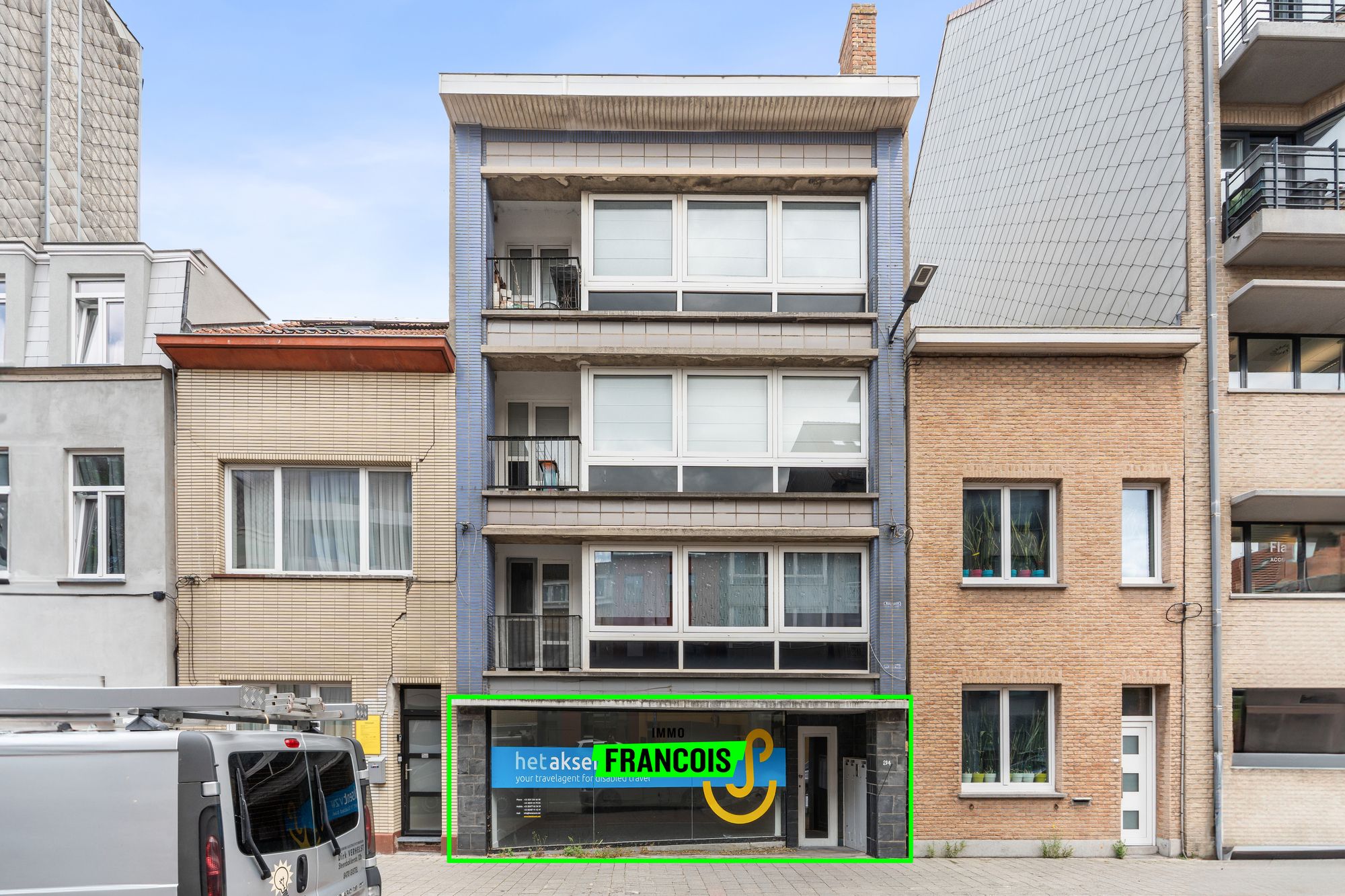 Commerciële opportuniteit met woonst op een strategische ligging te Oostende - foto 1