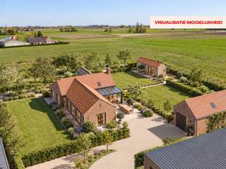 Te renoveren hoeve op 1.350 m² met landelijk karakter in Lichtervelde<br /><br />Op zoek naar een eigendom waar u nog volledig uw eigen verhaal van kunt maken? In de Moerplasstraat in Lichtervelde bevindt zich deze te renoveren hoeve op een ruim perceel van 1.350 m².<br />De eigendom biedt een interessante basis voor wie niet op zoek is naar een afgewerkte woning, maar net de vrijheid wil om een renovatieproject volledig naar eigen smaak en behoeften uit te werken. <br /><br />De grote troef is zonder twijfel de combinatie van ruimte, landelijk karakter en bereikbaarheid. Rondom de woning is er heel wat buitenruimte en bevinden zich verschillende bestaande bijgebouwen. Wie houdt van groen, buitenleven en een renovatie met karakter vindt hier dan ook een interessante opportuniteit.<br /><br />Ondanks de landelijke omgeving is de bereikbaarheid uitstekend. Dankzij de nabijheid van de E403 zijn onder meer Lichtervelde, Roeselare, Torhout en Brugge vlot bereikbaar.<br /><br />Troeven op een rij:<br />• Perceel van ca. 1.350 m²<br />• Te renoveren woning met veel mogelijkheden<br />• Verschillende bestaande bijgebouwen<br />• Veel buitenruimte<br />• Landelijke ligging<br />• Vlotte verbinding met de E403<br />• P-score A & G-score A<br />• Geen aanwijzingen voor bodemverontreiniging<br />• Mogelijkheid tot Ventilus-vergoeding<br /><br />Een eigendom voor wie verder kijkt dan de huidige toestand en vooral de ruimte en mogelijkheden ziet om hier een eigen thuis van te maken.<br />Benieuwd naar de mogelijkheden van deze eigendom?<br /><br />Contacteer Simon voor meer informatie of een bezoek via 0498 12 37 08 of simon@vicusvastgoed.be.