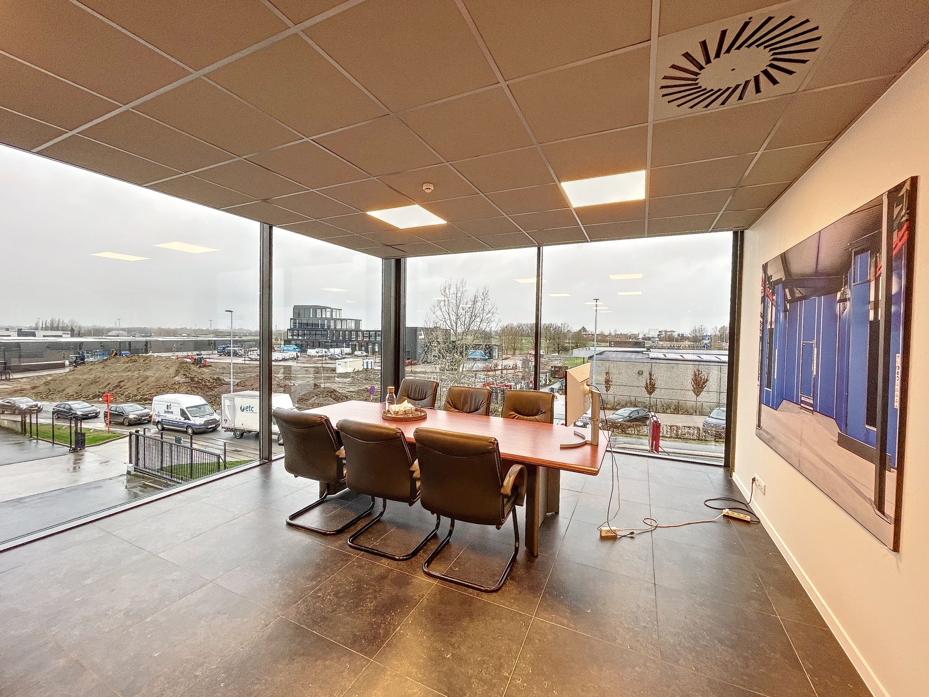 Bedrijfsgebouw met magazijn 1.270m² en kantoor 650m² vlak aan E17 te Waregem - foto 5