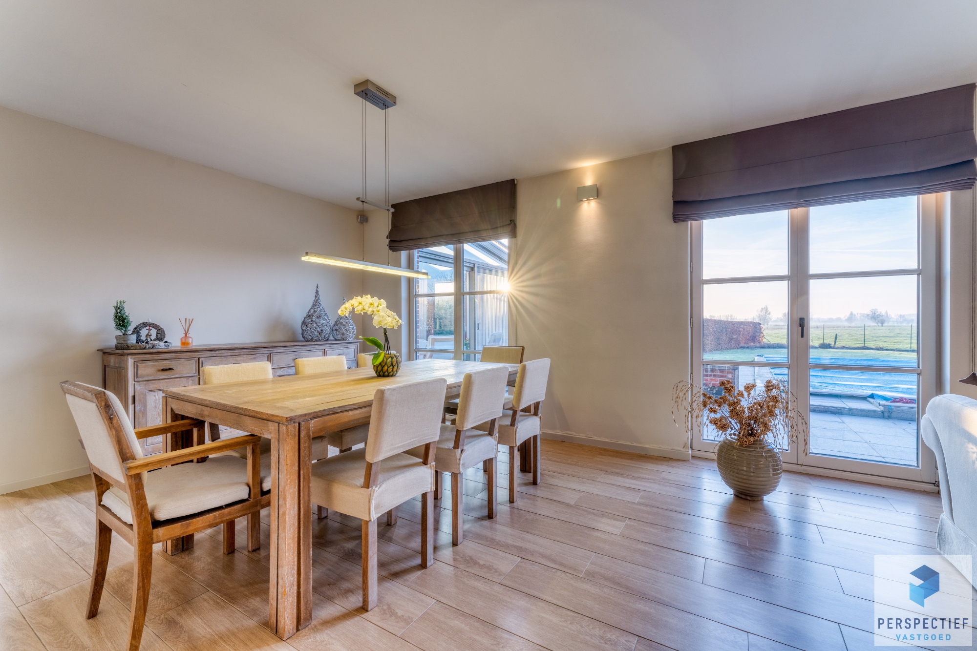 Landelijk gelegen villa met handelsruimte en buitenzwembad op 1370 m² - foto 5