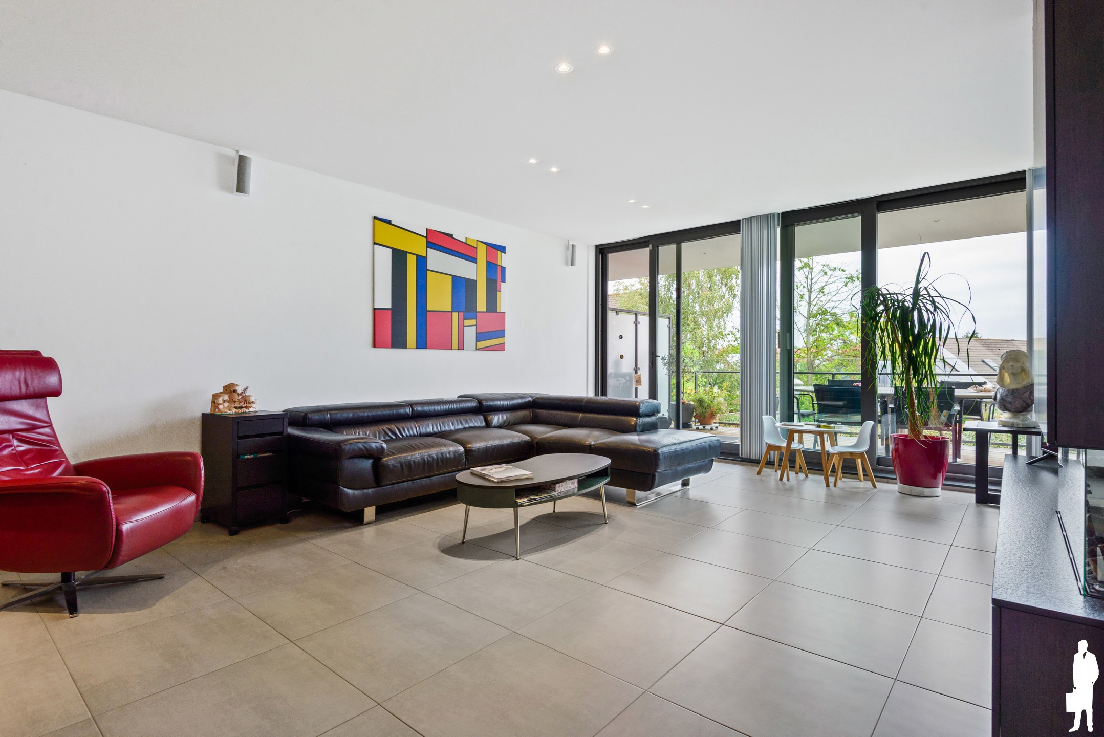 Stijlvol appartement met terras en 2 autostaanplaatsen - foto 4