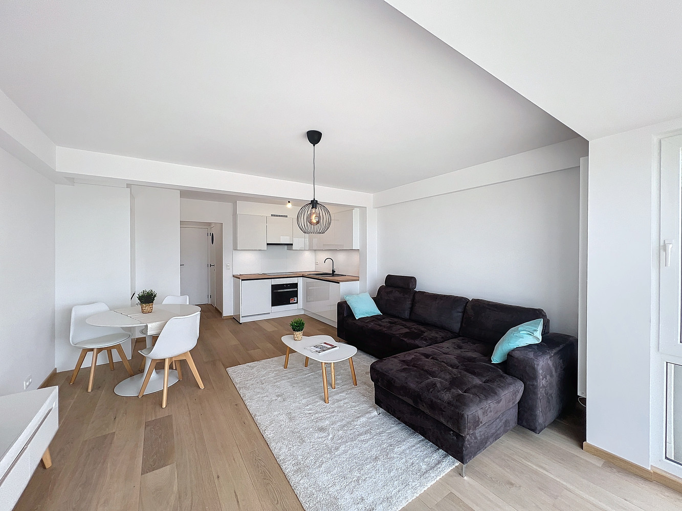 Volledig gerenoveerd 1-slaapkamer appartement met frontaal zeezicht - foto 5