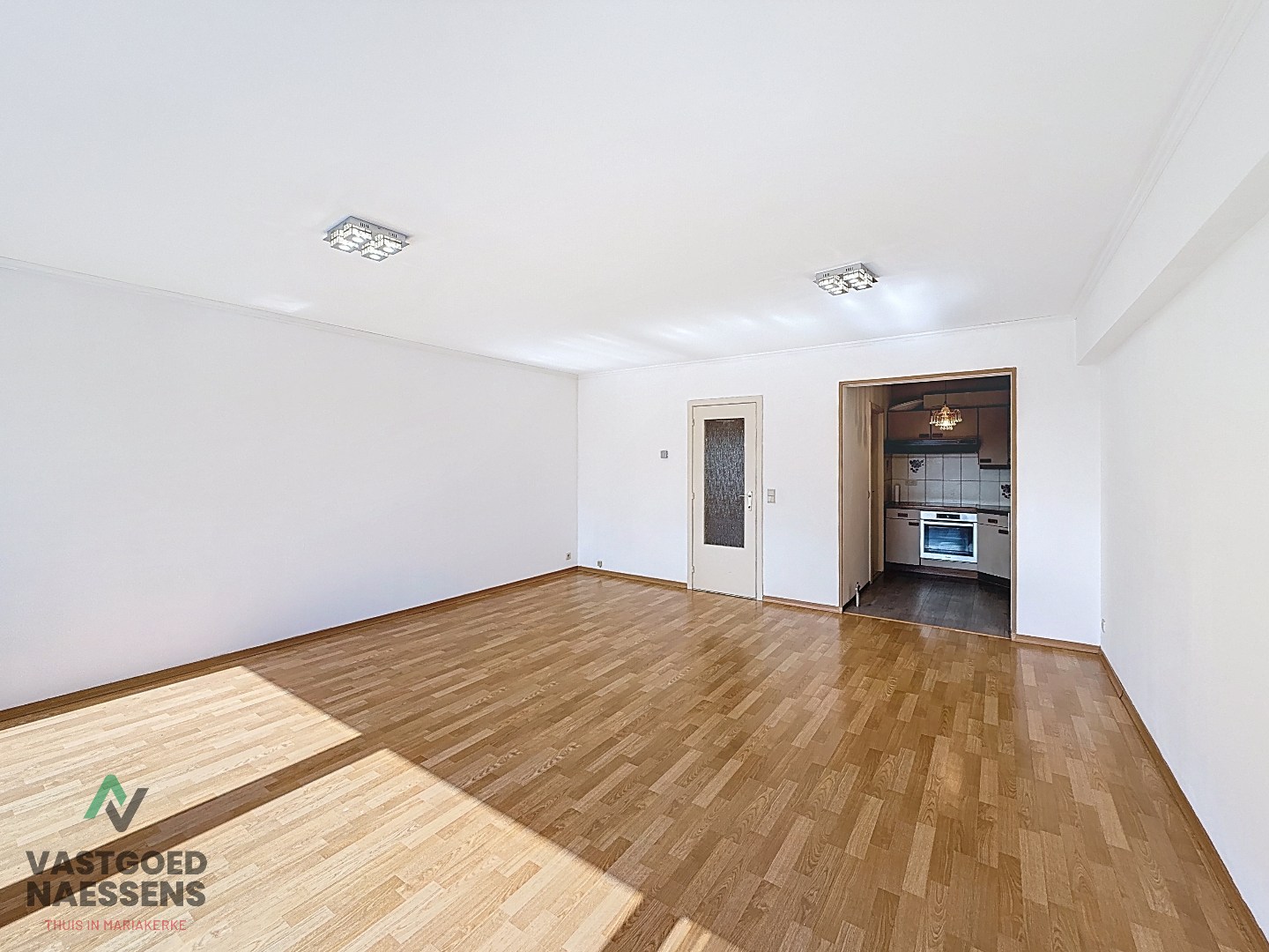 APPARTEMENT PRÊT À L'EMPLOI AVEC 2 CHAMBRES - EMPLACEMENT CENTRAL - photo 2