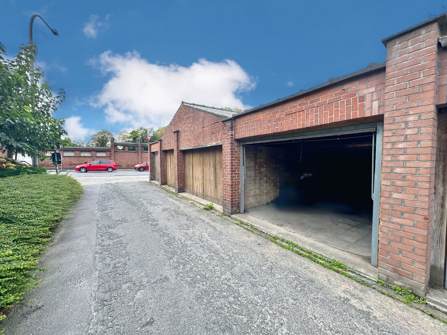 GERENOVEERDE WONING MET 4 SLPKS, 2 BADKAMERS, TUIN EN HUURGARAGE - foto 2