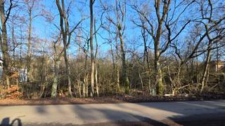 Zeer rustig en residentieel gelegen bouwgrond van 12 are voor open bebouwing - achteraan palende aan groene omgeving (bosgebied).Gunstig gelegen op...