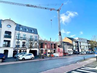 Op een absolute topligging in het bruisende hart van Oud-Turnhout bieden wij een ruime, polyvalente ruimte van 165 m² te huur aan. Deze casco...