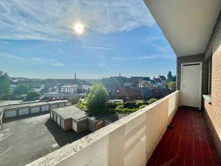 Dit INSTAPKLAAR, GEZELLIG 2-slaapkamer appartement is gelegen in het CENTRUM van Ronse. Het appartement kent een GUNSTIGE LIGGING en een...