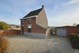 Bezoek na afspraak met IMMOBOSS per e-mail: ronse@immoboss.be Op een tweede bouwlijn (niet gelegen langs de openbare weg) kan u deze toffe eigendom...