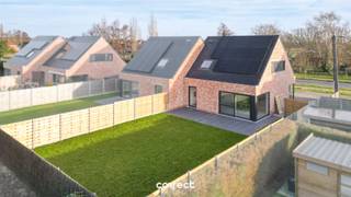 Aan de stadsrand van Torhout wacht deze instapklare nieuwbouwwoning op haar eerste eigenaars. Een hedendaagse thuis waar comfort, ruimte...