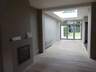 Mooie gerenoveerde woning in rustige omgeving. Inkom, ruime living met open ingerichte keuken, terras, berging, tuin, badkamer, toilet, 3...