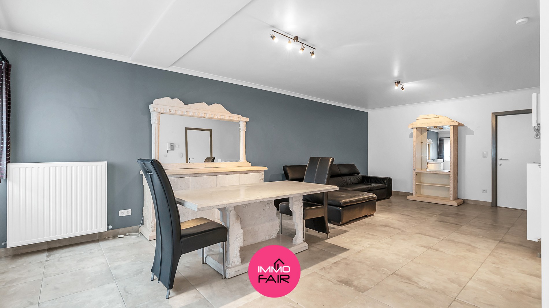 Gelijkvloers appartement met ruim terras in hartje Lanaken - foto 4