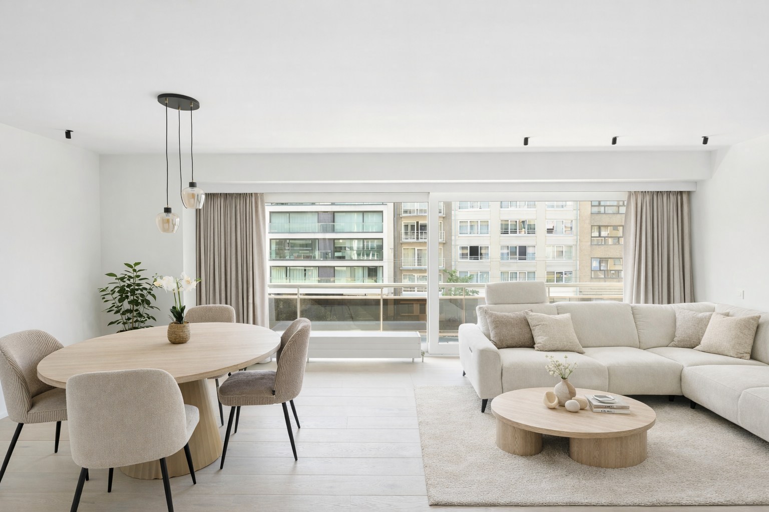 Smaakvol gerenoveerd appartement met 2 slaapkamers te Heist - foto 2