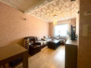 Deze verzorgde woning met 3 slaapkamers op wandelafstand van winkels, scholen en openbaar vervoer.Deze woning beschikt over een gezellige leefruimte,...