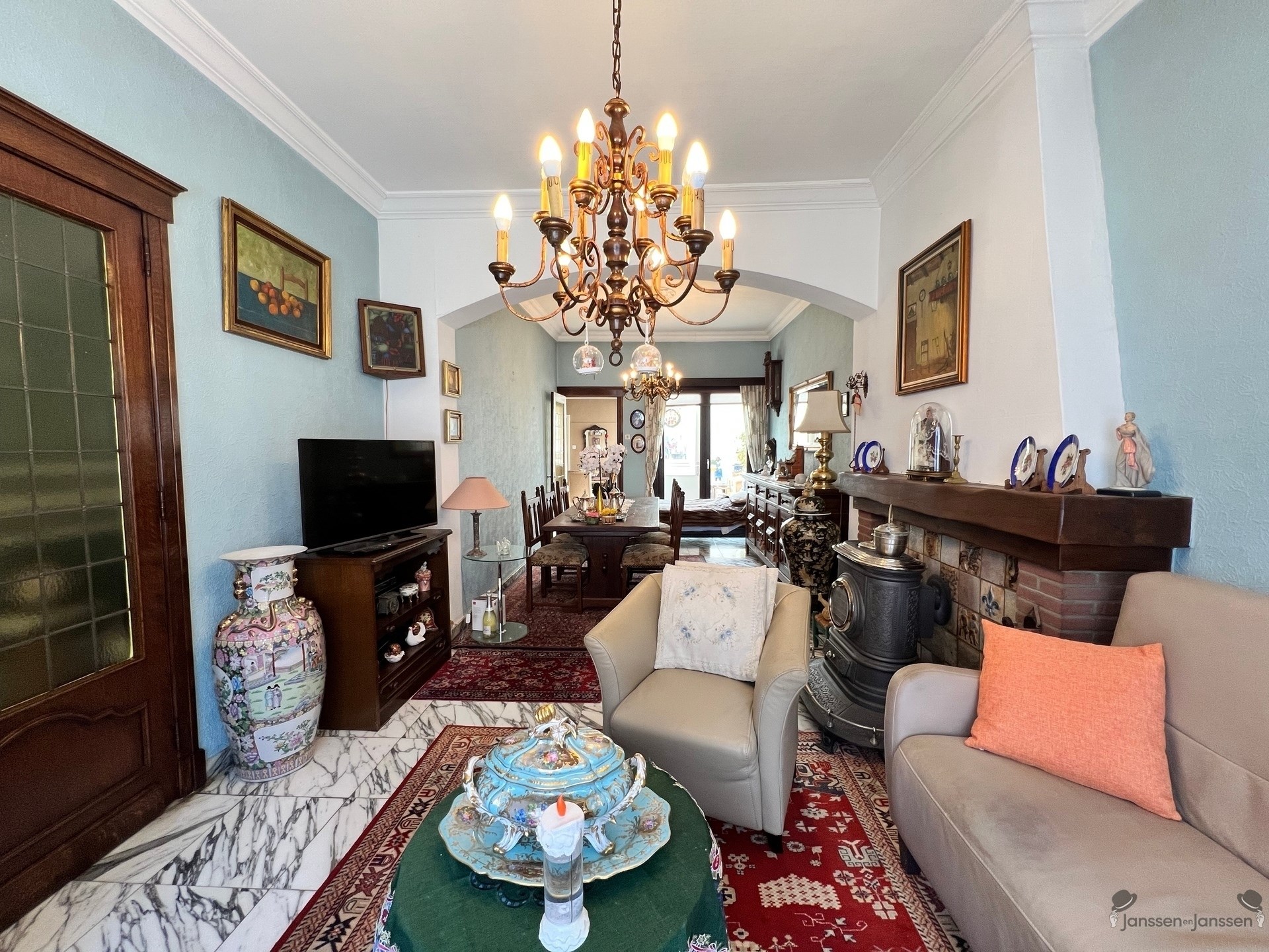 centrumwoning met veel ruimte en garage. - foto 4