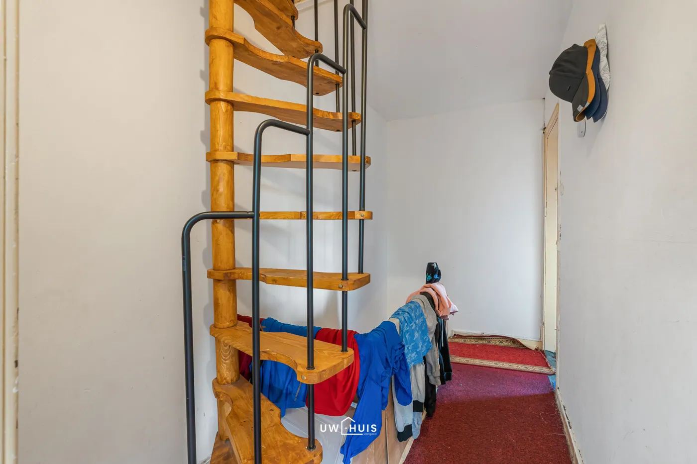 MAISON AVEC BEAUCOUP DE POTENTIEL AU CŒUR DE HAMME - photo 4