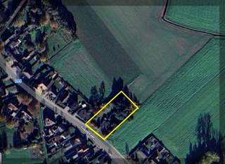 perceel van ca. 3450 m2, waarvan ca. 1390 m2 bouwgrond (40m breed 35m diep), ca. 710 m2 tuin (agrarisch gebied) en achteraan ca. 1390 m2 bebost.veel...