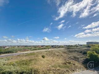 Dit prachtig gerenoveerde appartement aan de Zeedijk in Middelkerke biedt alles wat je zoekt voor een comfortabele levensstijl aan zee. De...