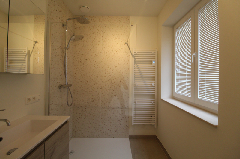 Gelijkvloers nieuwbouw appartement met zonnige tuin te Gent - foto 4