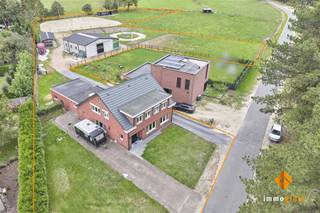 Deze woning bevindt zich in een rustige omgeving vlakbij natuurgebied en biedt de ideale combinatie van stijlvol wonen met een ruim perceel grond...