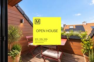 <p>OPEN HOUSE Bezoek het appartement op 10/10 van 11u00 tot 12u00<br />Schrijf u in via 03/227 06 36 of via welcome@demeester.eu<br /><br />Zeer <strong>rustig en centraal gelegen</strong>, op wandelafstand van het Mechelseplein, <strong>de Botanic Sanctuary Antwerp</strong>, het Theaterplein en het Museum voor Schone Kunsten, bevindt zich dit charmante appartement. Het is gelegen op de derde verdieping van een kleinschalig gebouw met lage maandelijkse kosten.</p>
<p>De inkomhal leidt u naar de<strong> aangename en lichtrijke leefruimte.</strong> De <strong>hoge plafonds tot in de nok</strong> en de grote raampartijen creëren een heerlijk gevoel van ruimte en licht. De <strong>open keuken</strong> is voorzien van alle comfort. Via de leefruimte heeft u toegang tot een <strong>zuidgericht terras</strong> met een <strong>weids uitzicht</strong>. Van hieruit ziet u zelfs de toren van de kathedraal!</p>
<p>Verder beschikt het appartement over<strong> twee volwaardige slaapkamers</strong> en een <strong>comfortabele badkamer</strong> met een douche in bad en een wastafel.</p>
<p>Tot slot is er nog een <strong>aangename mezzanineruimte, </strong>waar een gezellige zithoek kan worden gecreëerd. Inclusief kelderberging.</p>
<p><strong>Bijzonderheden:</strong></p>
<ul>
<li>Toplocatie nabij het <strong>Mechelseplein</strong></li>
<li>Op wandelafstand van het Theaterplein, een park, de Marnixplaats, enz.</li>
<li>Twee volwaardige slaapkamers</li>
<li>Aangenaam <strong>zuidgericht terras</strong> met weids uitzicht op de kathedraal</li>
<li>Goede bereikbaarheid</li>
</ul>
* sommige afbeeldingen zijn met AI gegenereerd.