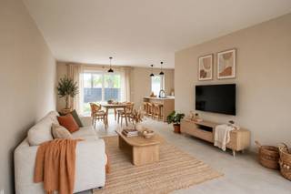 <p><span>Nieuwbouw gezinswoning op een absolute toplocatie in nieuwe verkaveling 'De Klingerie'</span></p><p><span> </span></p><p><span>| OPENDEUR ZATERDAG 24 OKTOBER 10u00 - 13u00 ; ONTDEK ALS EERSTE DE KIJKWONING EN VERKEN DE GEHELE VERKAVELING |</span></p><p><span> </span></p><p><span>- Geen betaling in schijven, De volledige koopsom van de woning is pas verschuldigd bij de akte. U betaalt dus niet tijdens de bouw en vermijdt mogelijk een overbruggingskrediet op uw huidige woning. - </span></p><p><span> </span></p><p><span>Verkaveling De Klingerie omvat in totaal 31 loten, waarvan 8 loten verkocht worden incl. nieuwbouwwoning en 23 loten als bouwgrond zonder bouwverplichting. </span></p><p><span>Dit groene & autoluwe woonproject is gelegen in een landelijke omgeving doch in de nabijheid van belangrijke invalswegen richting Antwerpen, Gent, Hulst & Sint-Niklaas.</span></p><p><span>De Klingerie biedt een schitterende combinatie tussen wooncomfort, duurzame architectuur & bereikbaarheid en is gelegen in het landelijke De Klinge, gekend voor de bosrijke omgeving met eindeloze ontspannningsmogelijkheden voor de natuurliefhebber.</span></p><p><span> </span></p><p><span>LOT 28</span></p><p><span> </span></p><p><span>Dit betreft hedendaagse, halfopen nieuwbouwwoning met gezellige tuin en 3 slaapkamers gelegen in het hartje van De Klinge.</span></p><p><span>De woning bevindt zich op wandelafstand van school, sportinfrastuctuur en alle lokale faciliteiten., tevens zijn er verschillende mooie groenzones (bossen & polders) in de directe omgeving waardoor de woonlocatie een absolute topper is op de residentiële woonmarkt. </span></p><p><span>De duurzame architectuur, de kindvriendelijke woonomgeving en de vlotte bereikbaarheid zijn slechts enkele van de vele troeven die deze woning te bieden heeft.</span></p><p><span> </span></p><p><span>Gelijkvloers:</span></p><p><span>Inkomhal met gastentoilet, trap naar de 1e verdieping en ruimte voor vestiaire.</span></p><p><span>Lichte woonkamer met open keuken en veel interactie tot terras & tuin.</span></p><p><span>Keuken met plaats voor eiland, inbegrepen in lastenboek en uitgevoerd naar wens van de koper.</span></p><p><span>Berging met o.a. plaats voor wasmachine & droogkast.</span></p><p><span>Terras- & tuinzone.</span></p><p><span>Autostaanplaats.</span></p><p><span>Carport met fietsenberging (niet inbegrepen in prijs, optioneel aan te kopen in pakket incl. alle aanleg van oprit, terras & tuin).</span></p><p><span> </span></p><p><span>1e verdieping:</span></p><p><span>3 volwaardige slaapkamers waarvan de master bedroom ruimte heeft voor een dressing.</span></p><p><span>Ruime badkamer met plaats voor dubbele lavabo, ligbad & inloopdouche, inbegrepen in lastenboek en uitgevoerd naar wens van de koper.</span></p><p><span>Apart toilet.</span></p><p><span> </span></p><p><span>2e verdieping:</span></p><p><span>Vaste trap voorzien naar zolderverdieping.</span></p><p><span>Open zolderverdieping van ca. 45m², wordt afgewerkt op chape en onder dampscherm. </span></p><p><span>De zolderverdieping biedt mogelijkheid tot het creëren van extra kamer(s).</span></p><p><span> </span></p><p><span>EXTRA</span></p><p><span>Werken starten eind 2025.</span></p><p><span>Woning wordt kwalitatief en duurzaam gebouwd volgens lastenboek met keuzemogelijkheden voor de koper naar afwerking toe. </span></p><p><span>BEN woning met maximaal E peil 20 (Label A).</span></p><p><span>Vloerverwarming op geothermische warmtepomp.</span></p><p><span>PVC ramen met HR beglazing.</span></p><p><span>Voorzien van alle (energetisch) comfort.</span></p><p><span>Gelegen in het hartje van De Klinge, op wandelafstand van school & alle lokale faciliteiten door o.a. fietswegel naar de dorpskern.</span></p><p><span>Vlotte mobiliteit richting omliggende gemeenten en gelegen binnen de 30min. van zowel Antwerpen, het Havengebied & Gent. </span></p><p><span>Clingse Bossen en mooie poldergebieden in de directe omgeving. </span></p><p><span>Absolute topper in zijn klasse.</span></p><p><span> </span></p><p><span>Contacteer ons voor een vrijblijvend kennismakingsgesprek op kantoor om het lastenboek en de plannen samen te overlopen.</span></p><p><span> </span></p><p><span>E peil 20 - Wg, Vg, Vv, Gvkr, Gmo</span></p><p><span> </span></p><p><span>- In woonproject De Klingerie zijn er nog verschillende bouwgronden te koop voor zowel halfopen als open bebouwingen, neem contact op voor meer informatie. -</span></p><p><span> </span></p><p><span> </span></p><p><span> </span></p>
